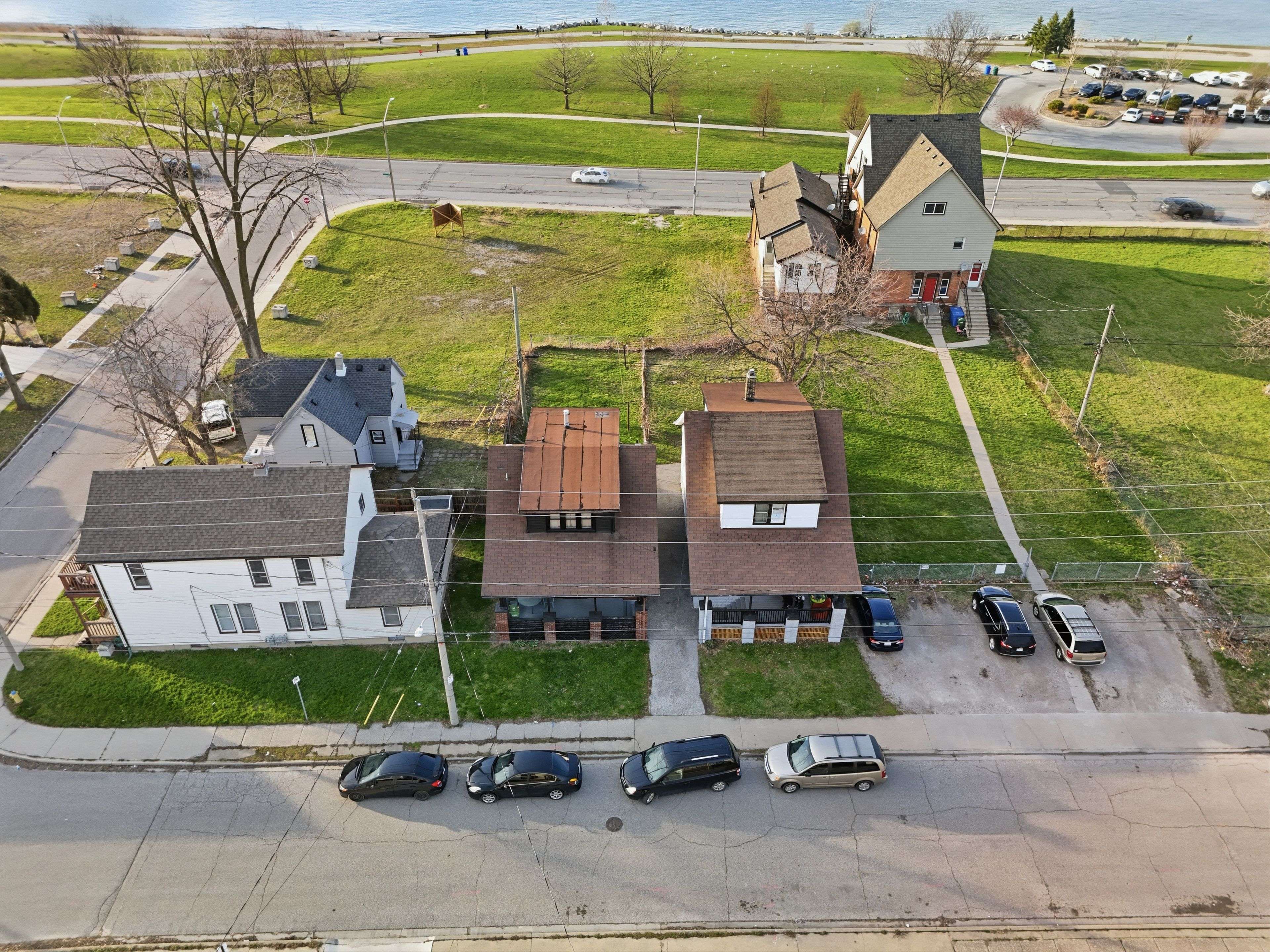 819-829 RIVERSIDE DR E, Windsor, ON N9A 2T4