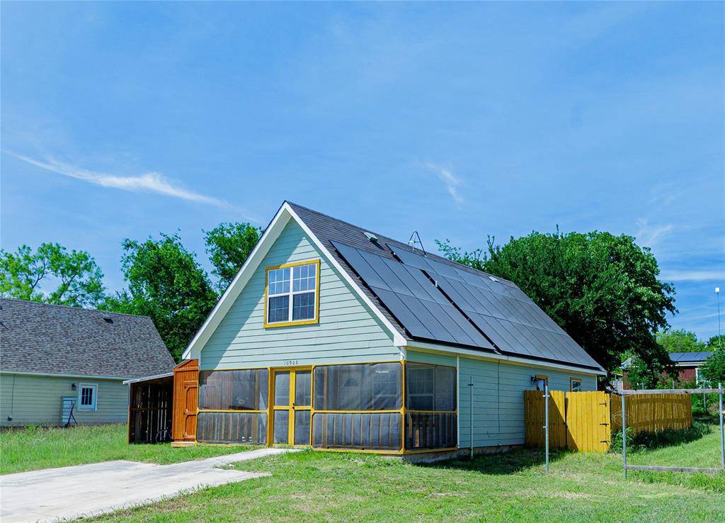 10906 Shady Oaks Drive, Runaway Bay, TX 76426