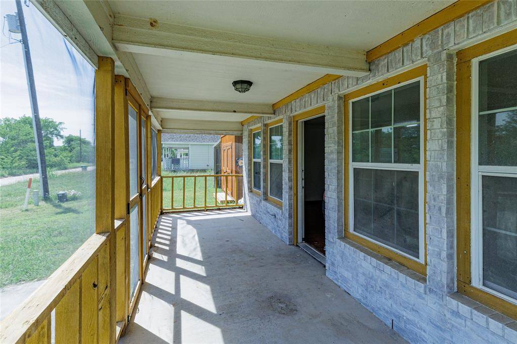 10906 Shady Oaks Drive, Runaway Bay, TX 76426