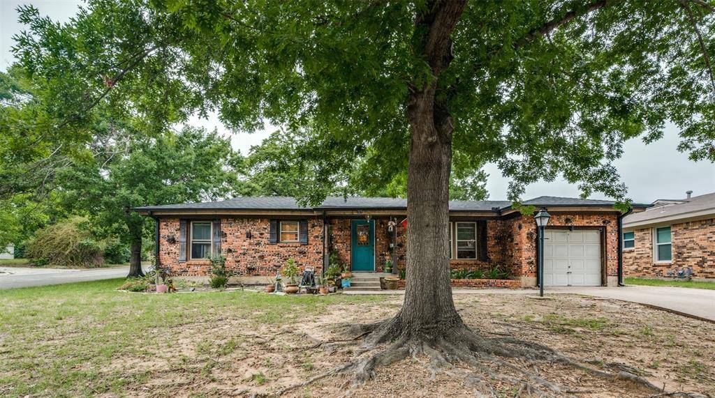727 Norwood Drive, Hurst, TX 76053