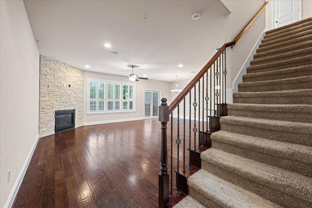 424 Hunt Drive, Lewisville, TX 75067