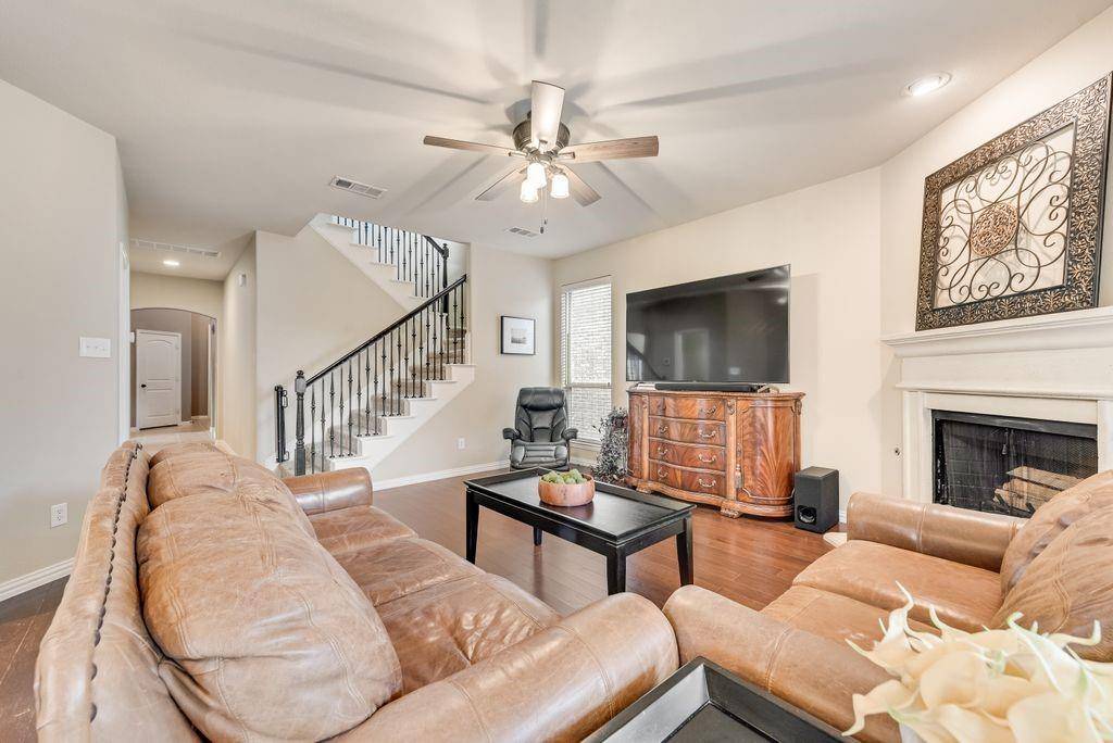 300 Perkins Drive, Lantana, TX 76226