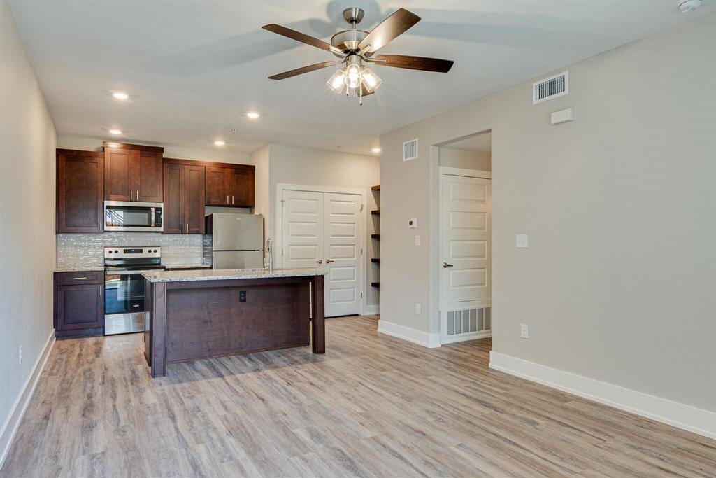 115 W Jones #205, Krum, TX 76249