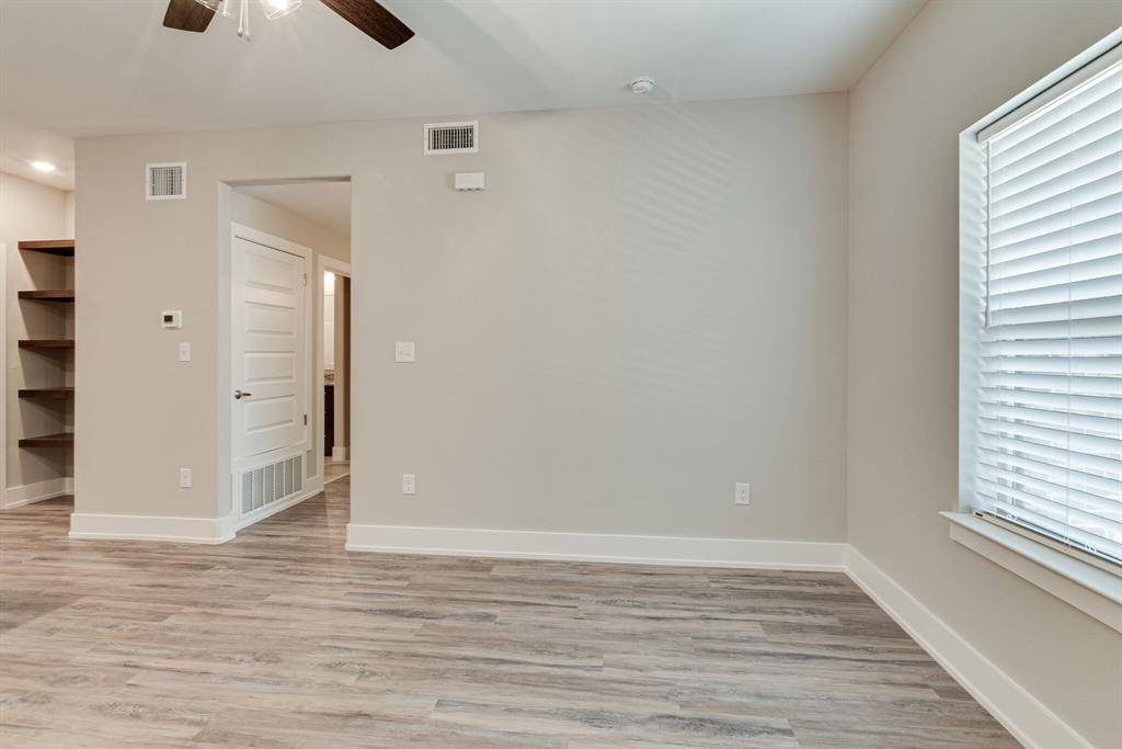 115 W Jones #205, Krum, TX 76249