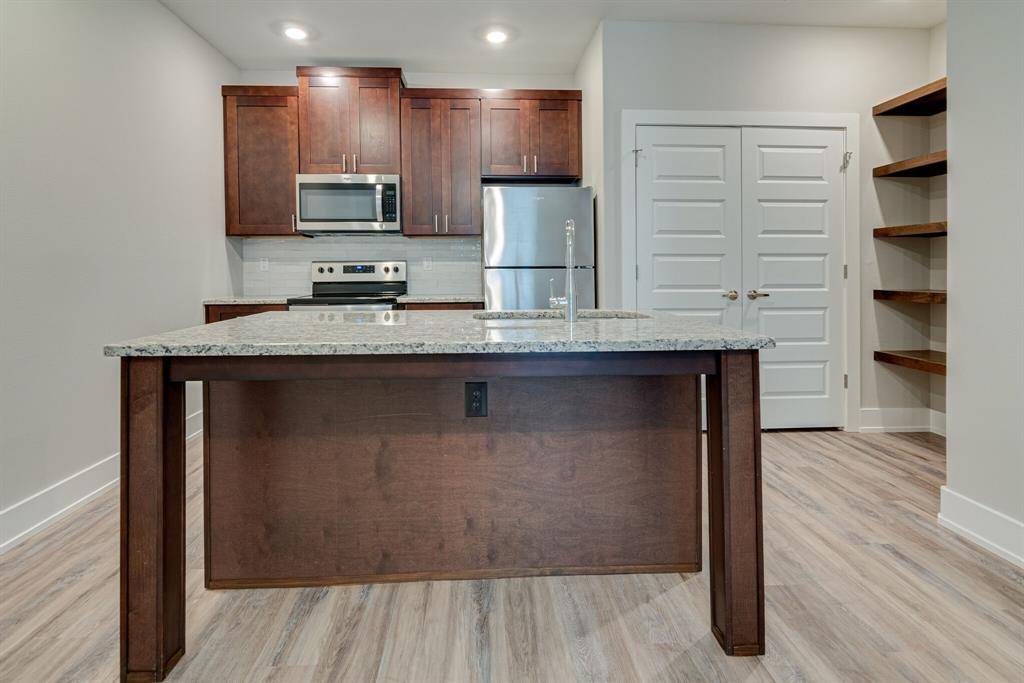115 W Jones #205, Krum, TX 76249