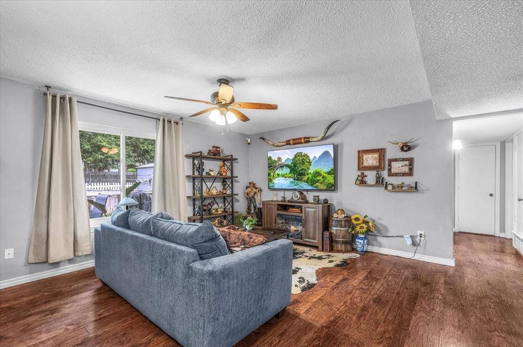 105 Rhoades Street, Azle, TX 76020