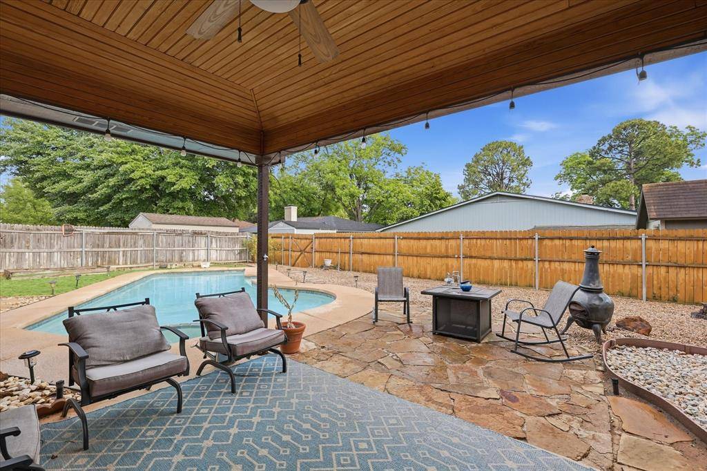 1632 Vicksburg Drive, Bedford, TX 76022