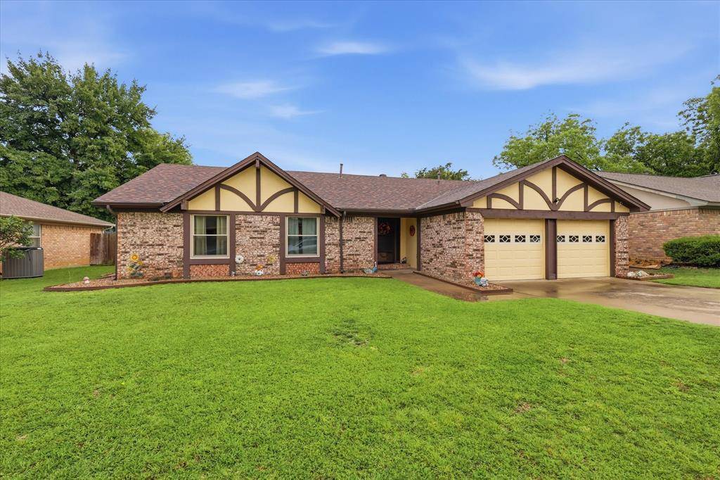 1632 Vicksburg Drive, Bedford, TX 76022