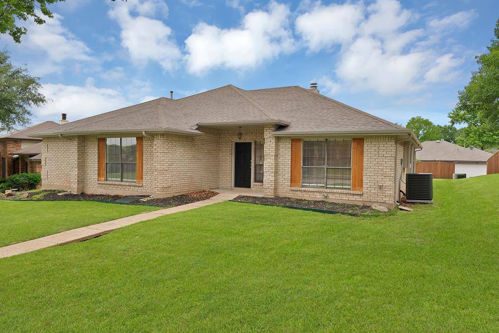925 Creekview Drive, Mesquite, TX 75181