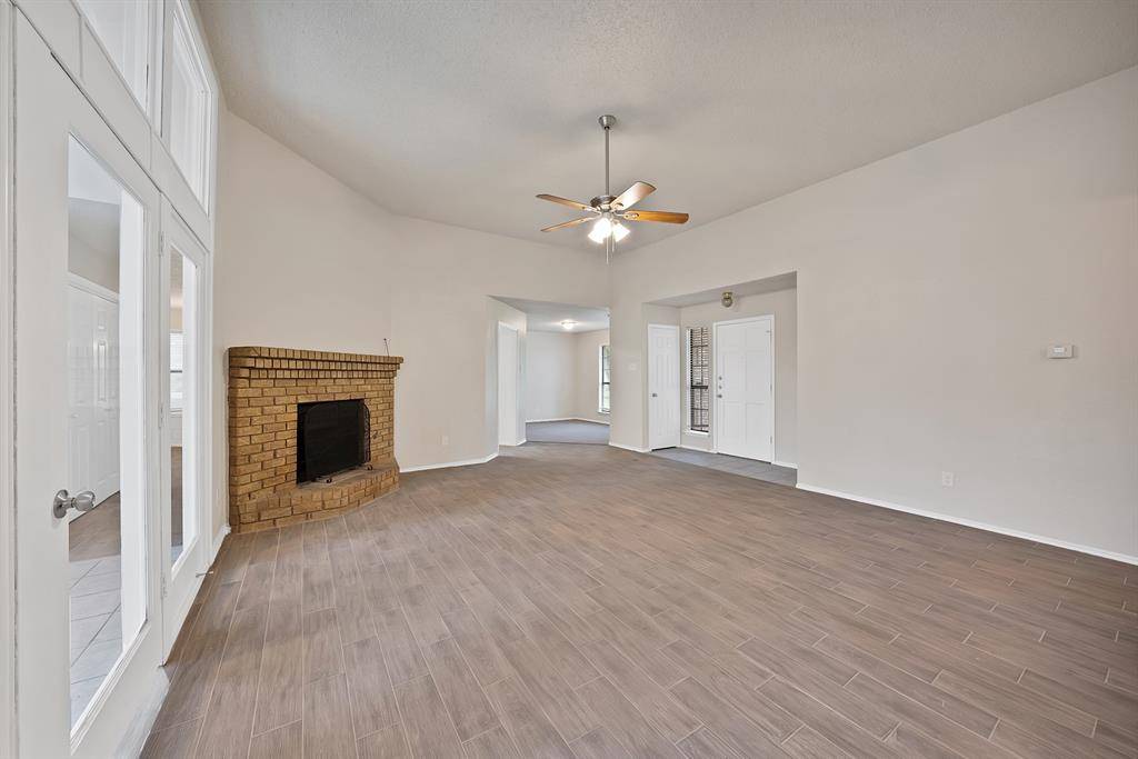 925 Creekview Drive, Mesquite, TX 75181