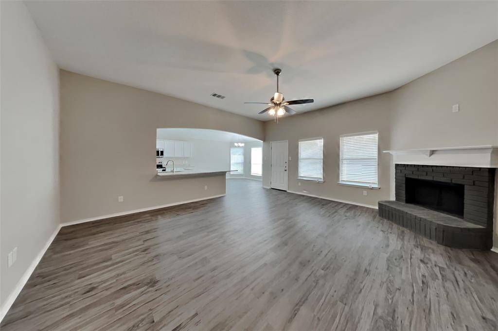 904 Sycamore Street, Burleson, TX 76028