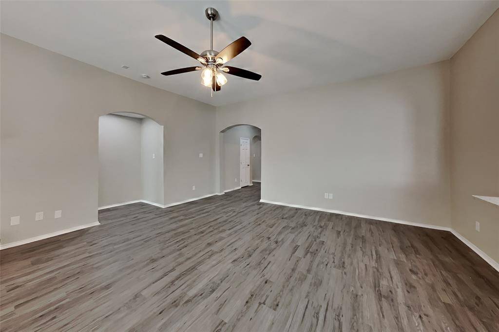 904 Sycamore Street, Burleson, TX 76028