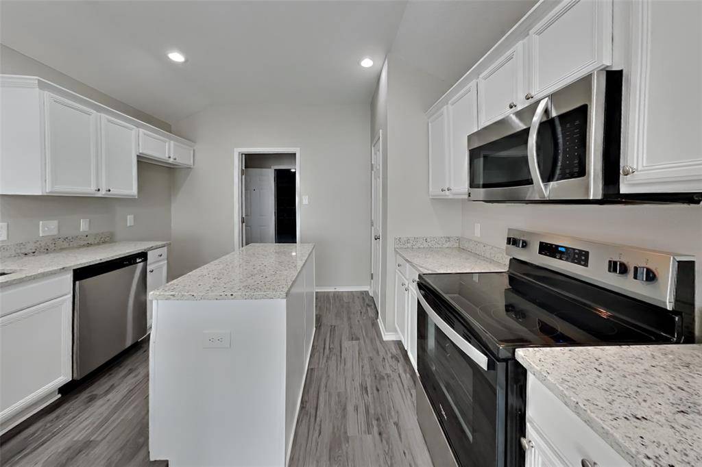 904 Sycamore Street, Burleson, TX 76028