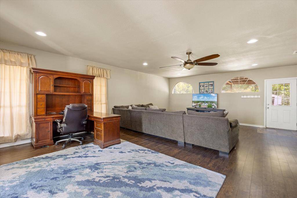 405 Granbury Court, Granbury, TX 76049