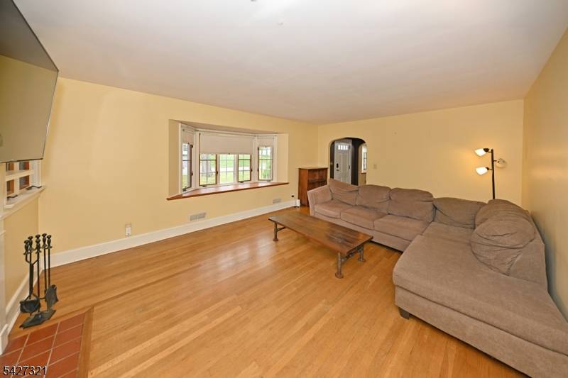 115 Center St, Pompton Lakes Boro, NJ 07442