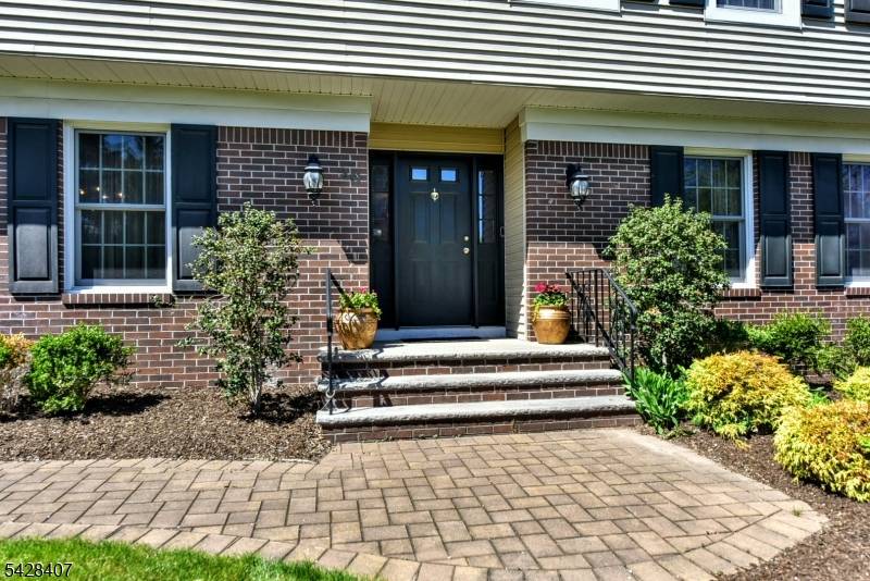 29 Cheryl Hills Dr, Hawthorne Boro, NJ 07506