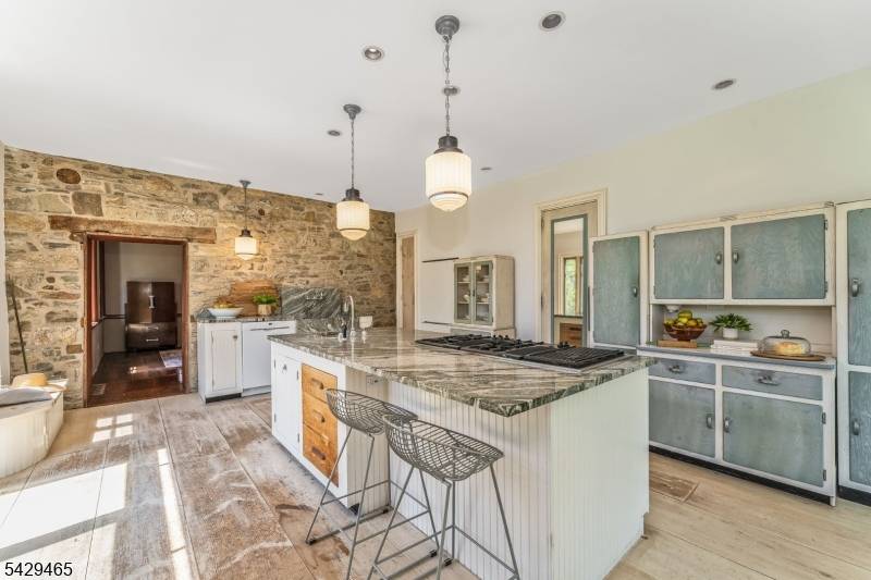 130 Shire Rd, Holland Twp., NJ 08848