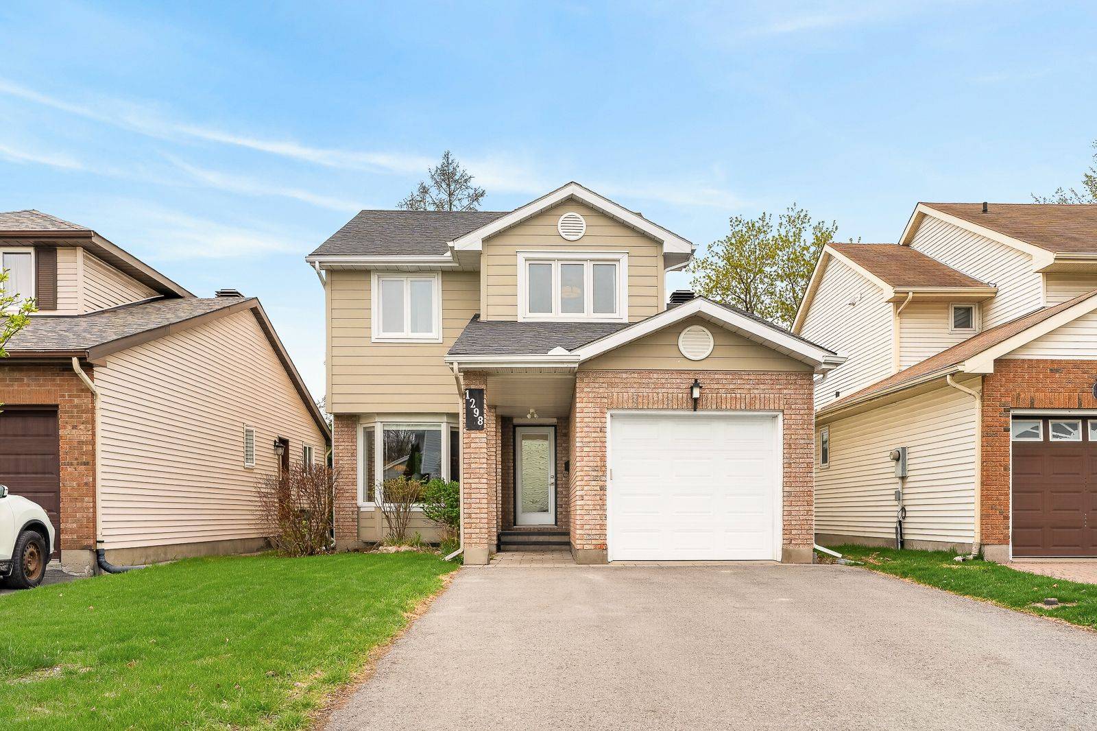 1298 Famlit CT, Beacon Hill North - South And Area, ON K1J 9A1