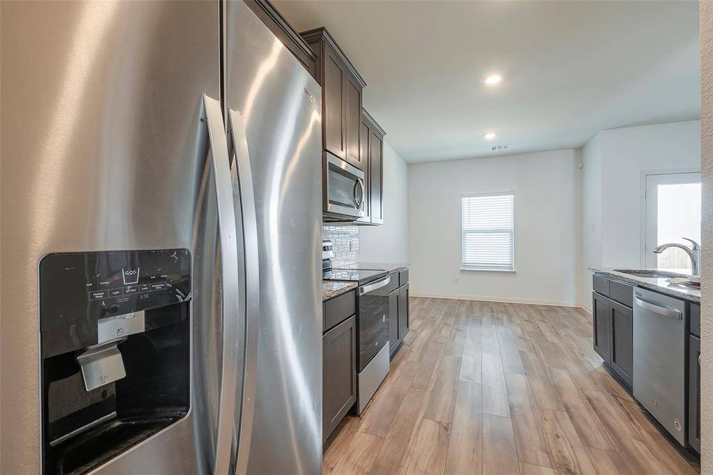 7525 Pleasant Oaks Street, Fort Worth, TX 76120