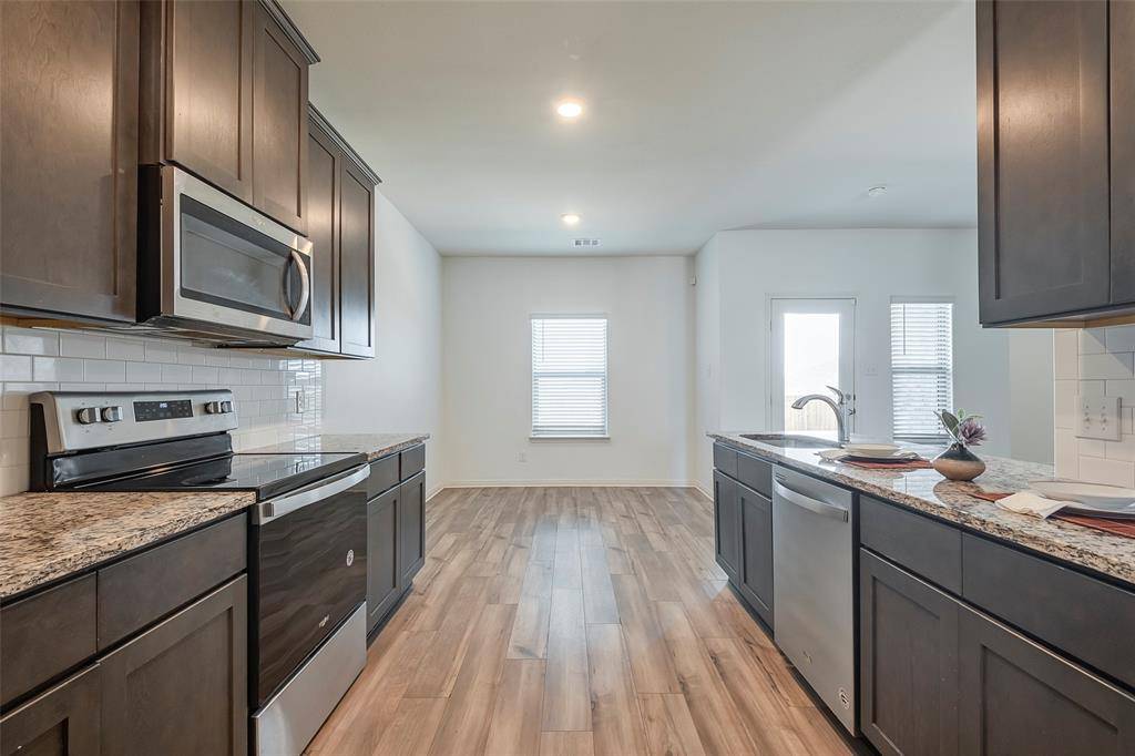7525 Pleasant Oaks Street, Fort Worth, TX 76120