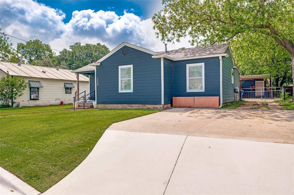 220 W College Street, Lewisville, TX 75057
