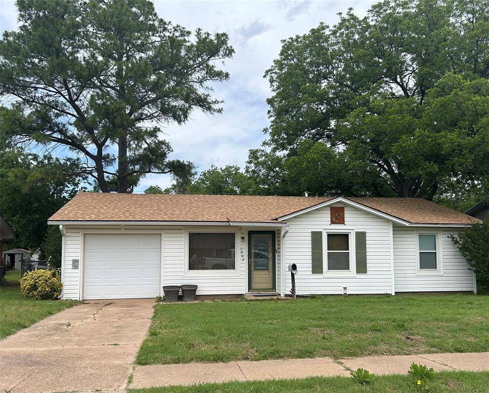 1002 W Bloodworth, Olney, TX 76374
