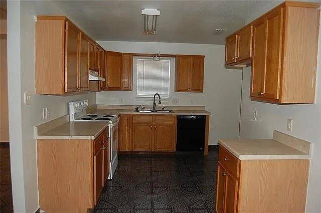 1202 Spell Avenue, Cleburne, TX 76033