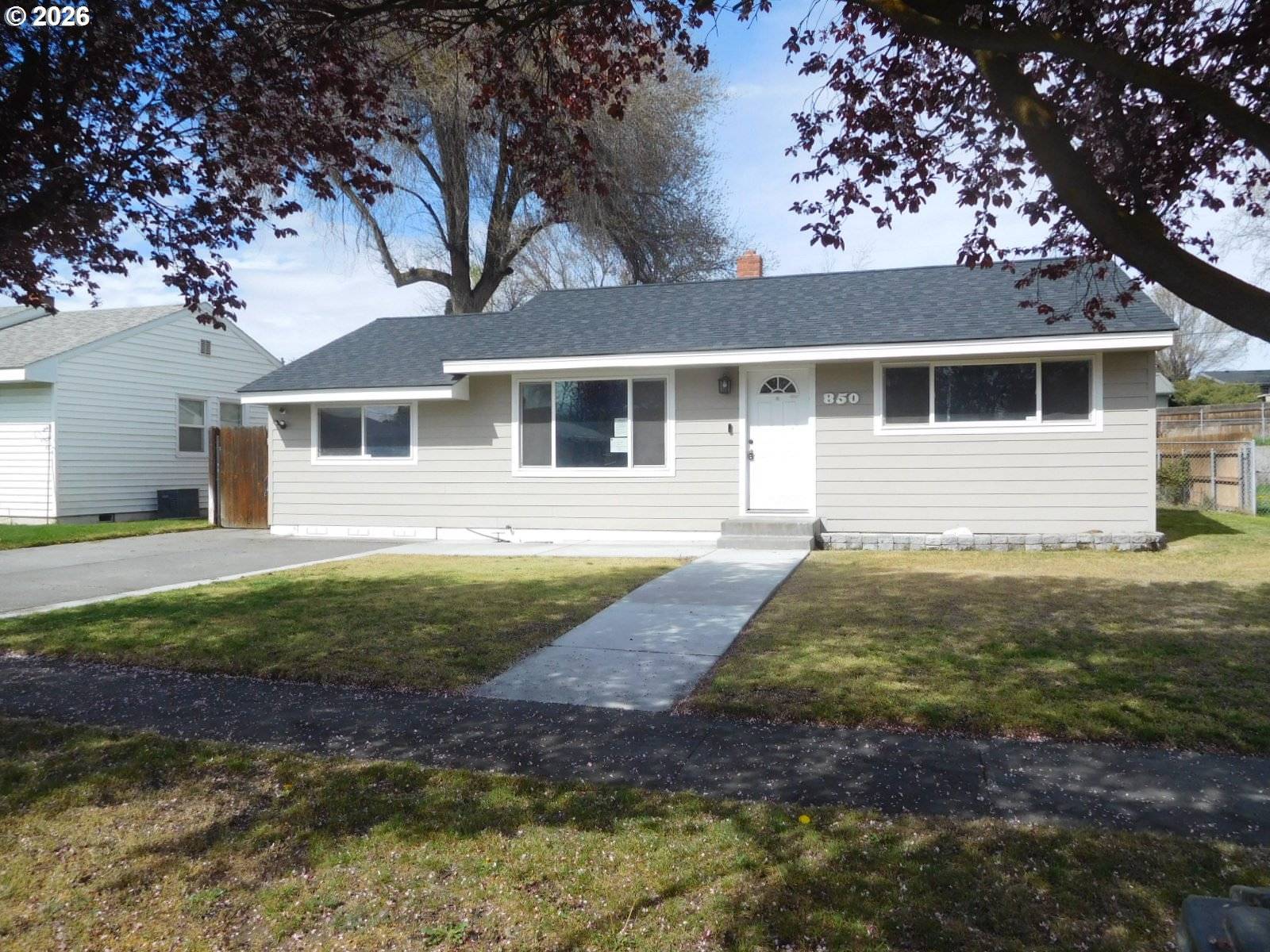 850 W MADRONA AVE, Hermiston, OR 97838