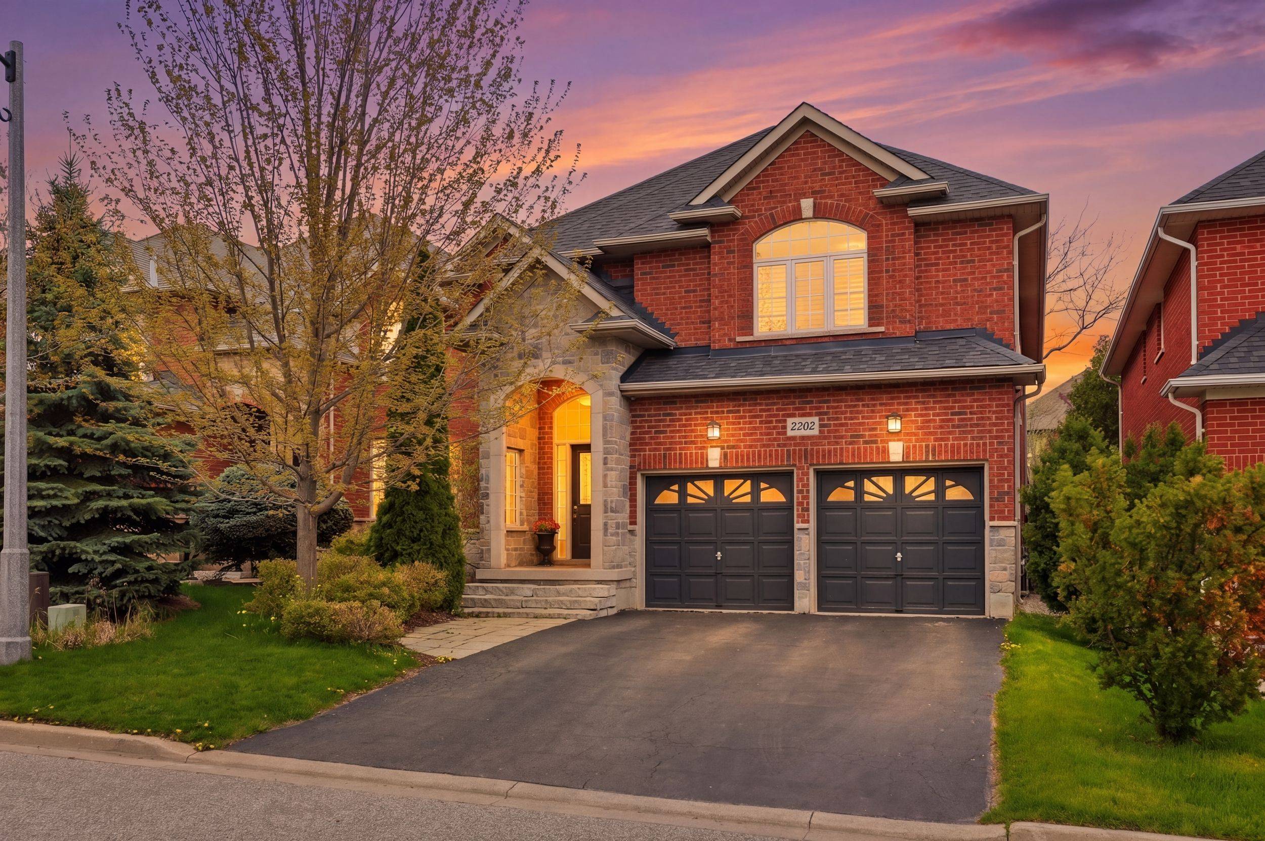 2202 Brookhaven CRES, Oakville, ON L6M 5B8