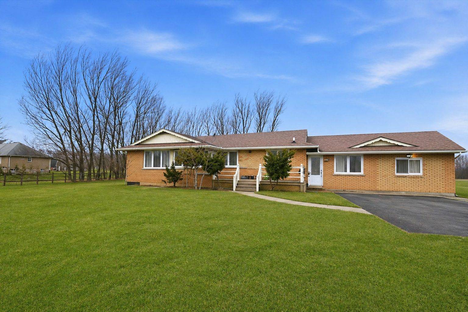 356 Mountain RD, Grimsby, ON L3M 4E7