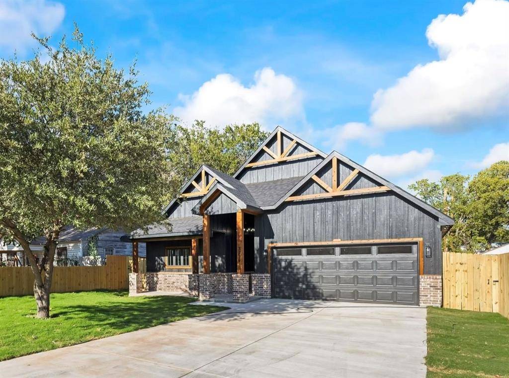 3214 NW Loraine Street, Fort Worth, TX 76106
