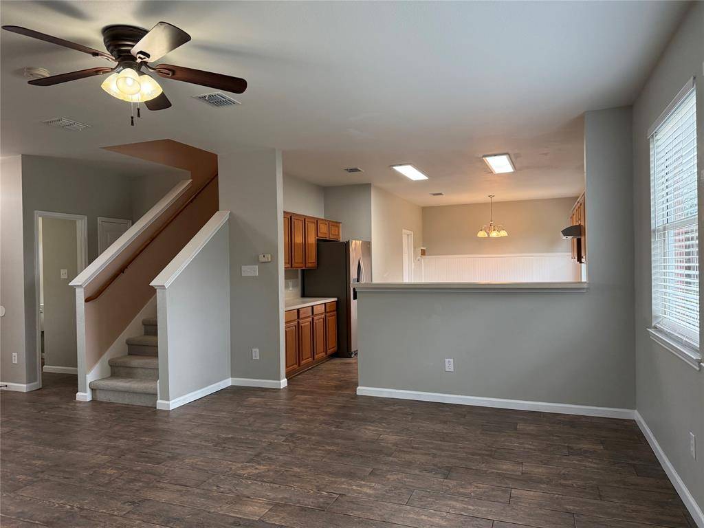 909 Carthage Way, Arlington, TX 76017
