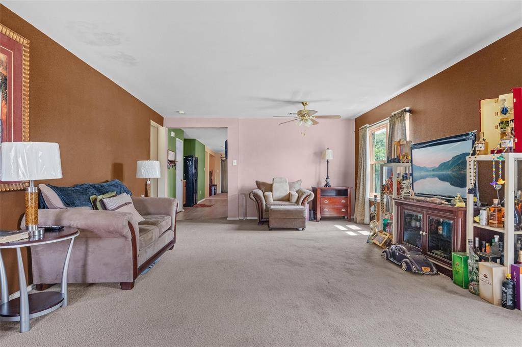 424 Summer Tree Drive, Hutchins, TX 75141