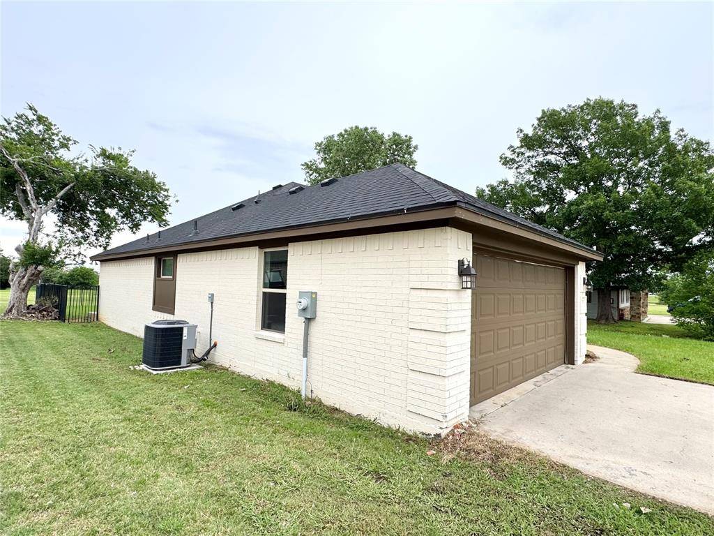 226 Lakeview Drive, Runaway Bay, TX 76426