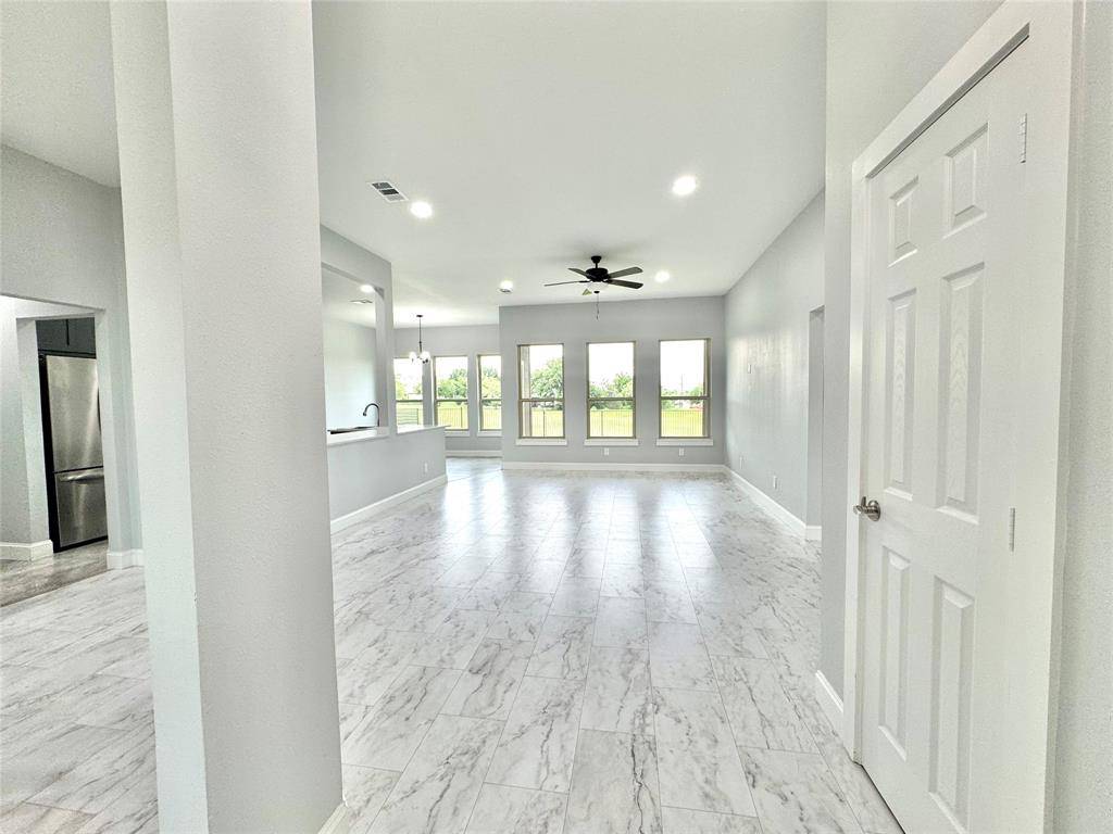226 Lakeview Drive, Runaway Bay, TX 76426