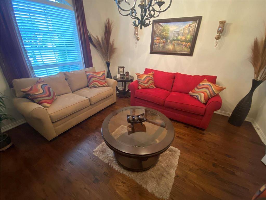 7112 Carmona, Grand Prairie, TX 75054