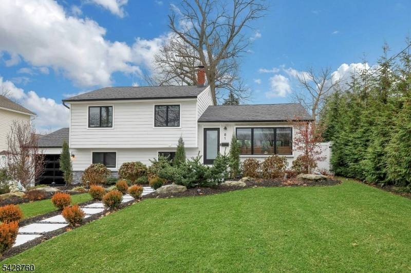 81 Pascack Ave, Emerson Boro, NJ 07630