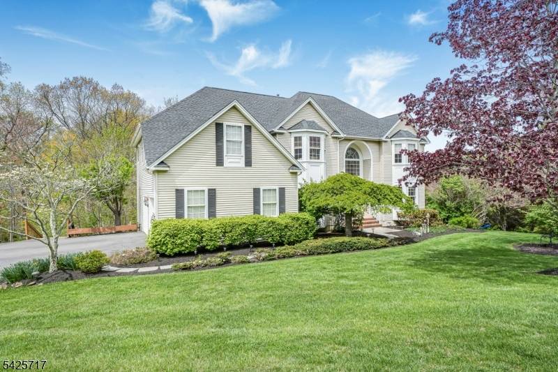 6 Wolfe Run Ct, Washington Twp., NJ 07853