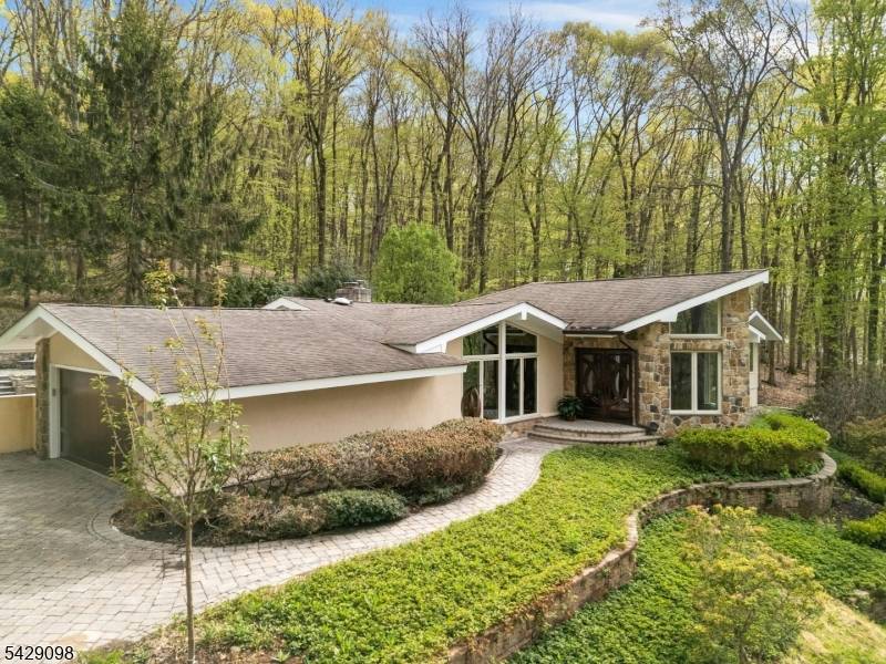 174 Bliss Rd, Mendham Boro, NJ 07945