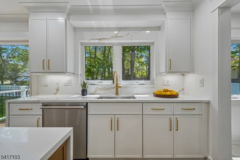 4 Holmes Ave, New Providence Boro, NJ 07974