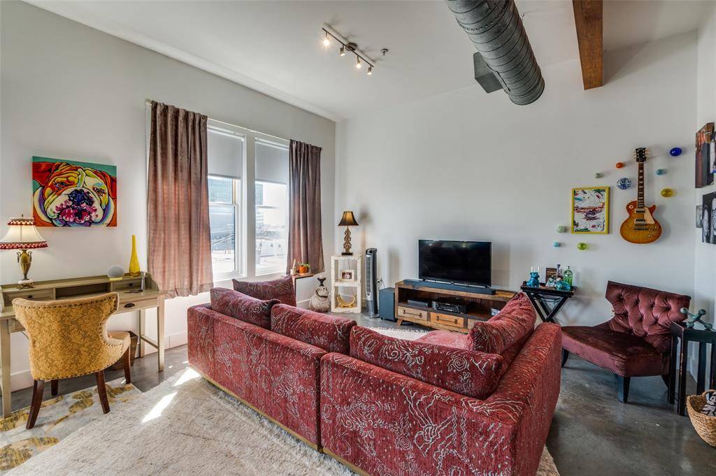 2502 Live Oak Street #322, Dallas, TX 75204