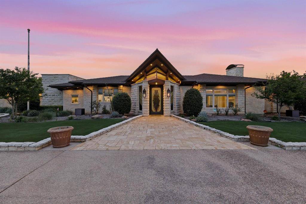 2200 Winthrop Hill Road, Denton, TX 76226