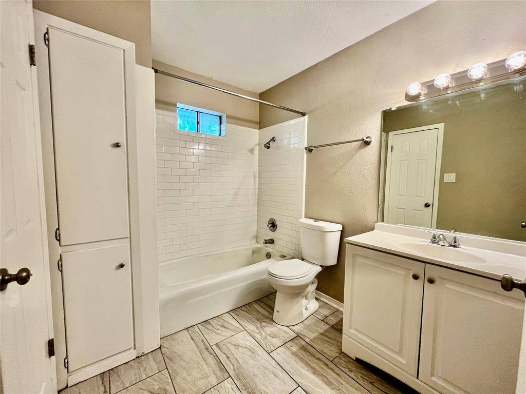 1107 N Locust Street #4, Denton, TX 76201