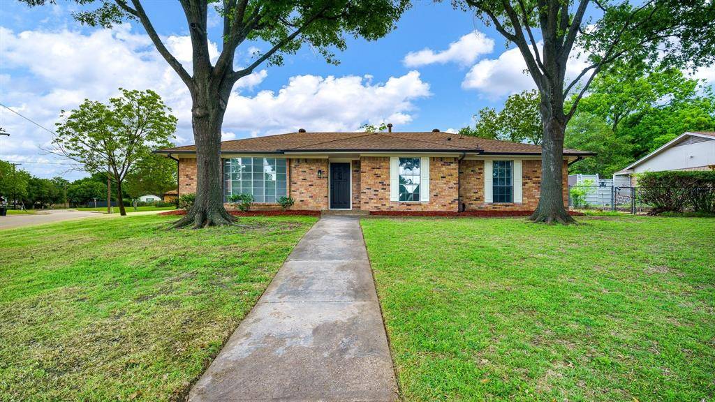 400 Brook Hollow Circle, Desoto, TX 75115