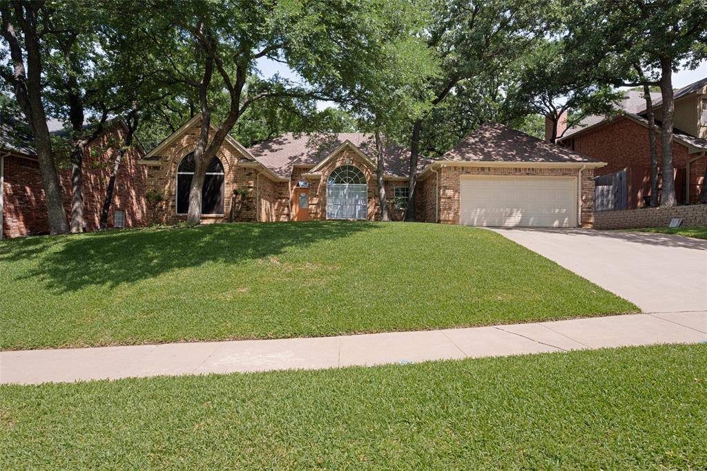1818 Haydenbend Circle, Grapevine, TX 76051