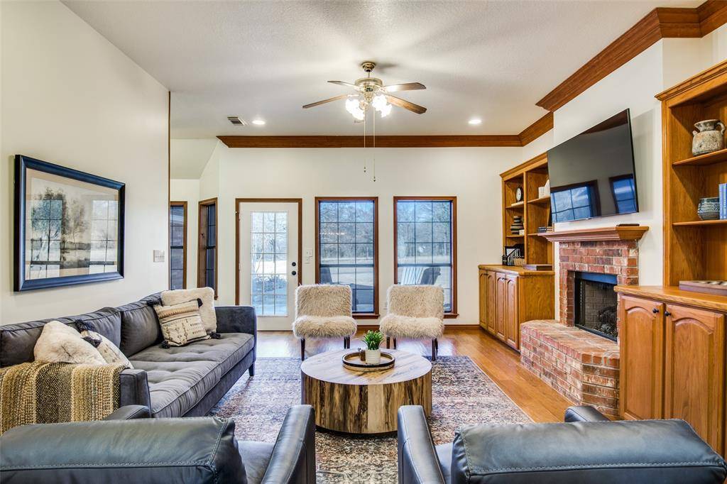 4920 Glen Oaks Circle, Aubrey, TX 76227