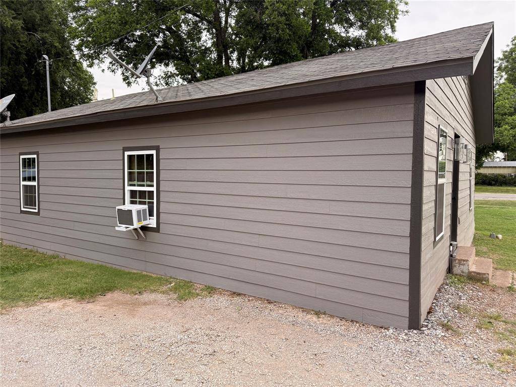 510 N Pacific Avenue, Iowa Park, TX 76367