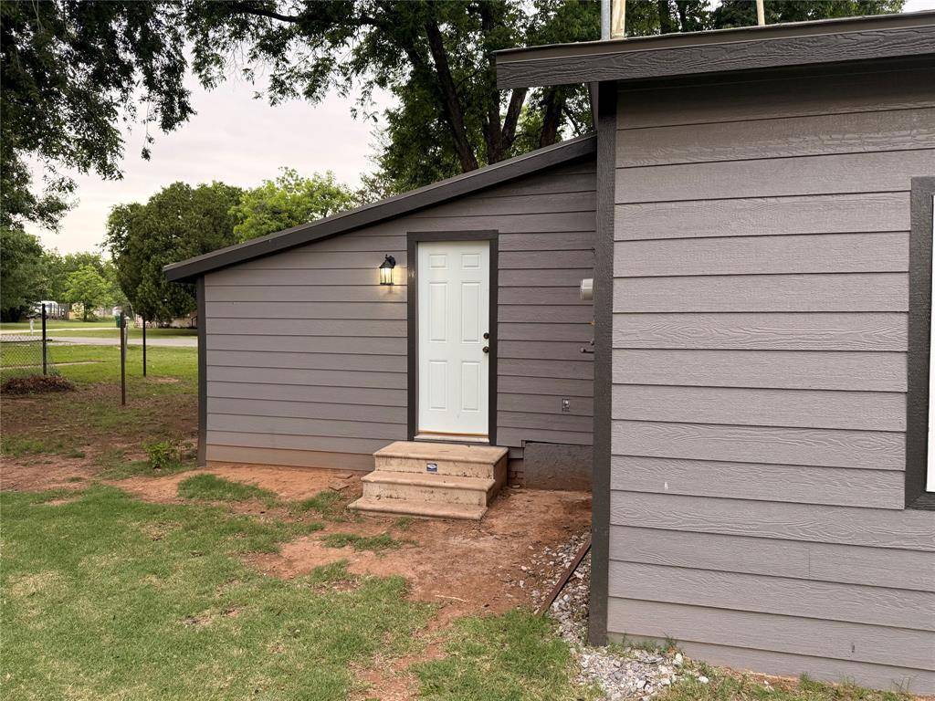 510 N Pacific Avenue, Iowa Park, TX 76367