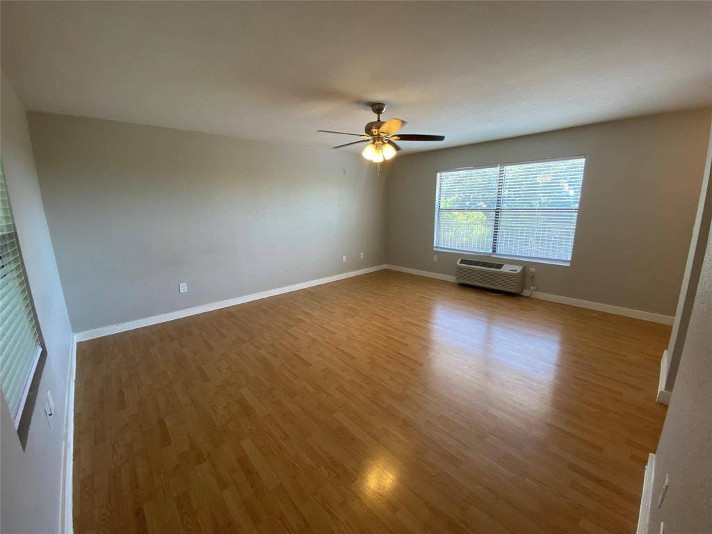 701 W Sycamore Street #102, Denton, TX 76201