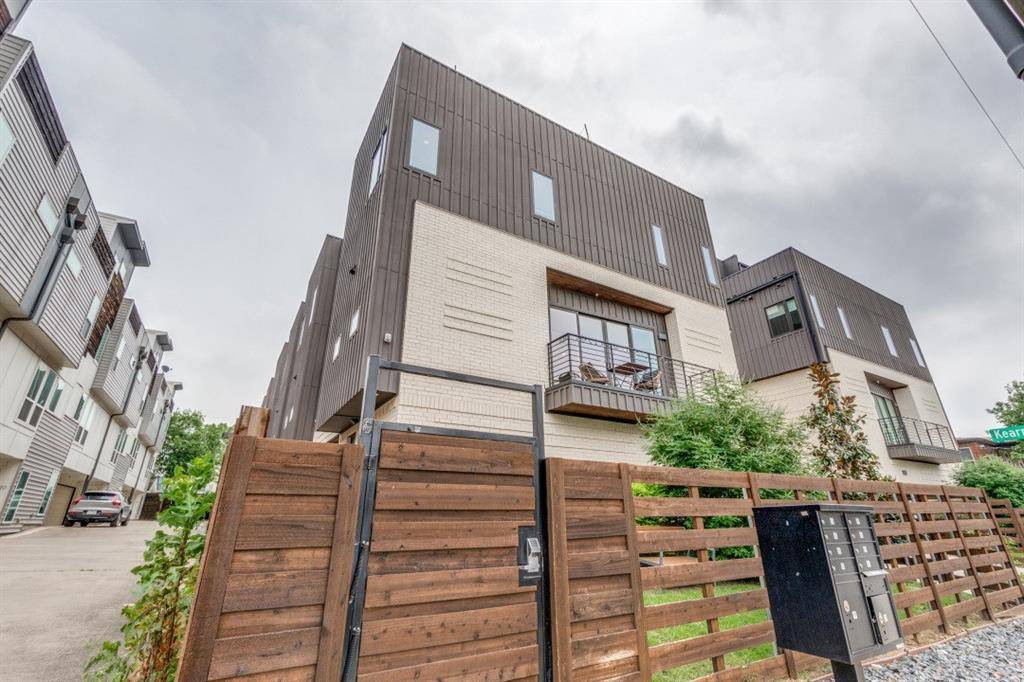 1952 Kearney Court, Dallas, TX 75204